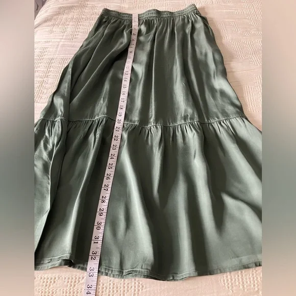 NATION LA Olive Green Viscose Tiered Midi Skirt Size M NWT - Picture 8 of 13